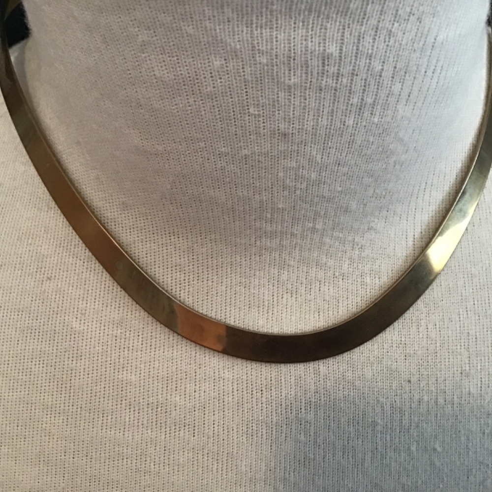 Torque choker style gold tone necklace - Picture 2 of 6